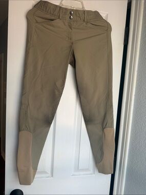 Women’s Riding Breeches in Olive Green
